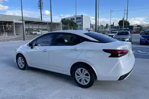 Autos seminuevos, Nissan Versa 2020