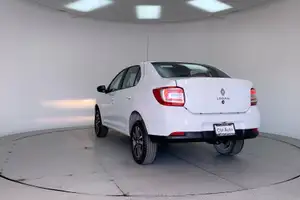 Autos seminuevos, Renault Logan 2023