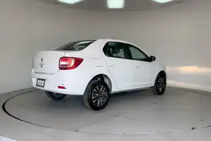 Autos seminuevos, Renault Logan 2023