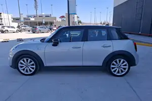 Autos seminuevos, Mini Mini 2021