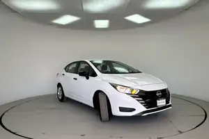 Autos seminuevos, Nissan Versa 2024