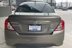 Autos seminuevos, Nissan Versa 2017