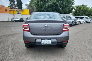 Autos seminuevos, Renault Logan 2023