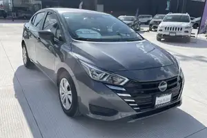 Autos seminuevos, Nissan Versa 2023