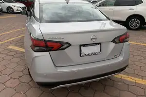 Autos seminuevos, Nissan Versa 2020