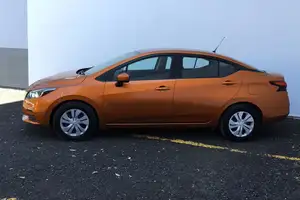 Autos seminuevos, Nissan Versa 2020