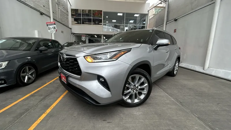 Toyota Highlander 2021