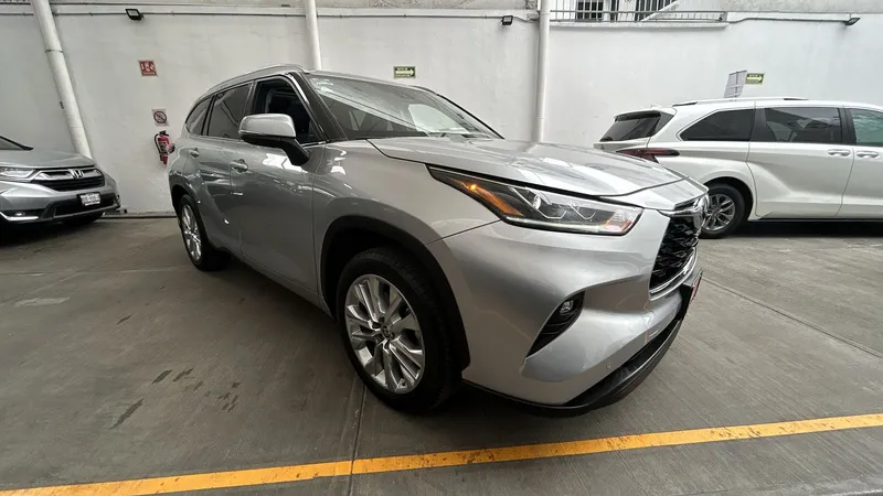 Toyota Highlander 2021