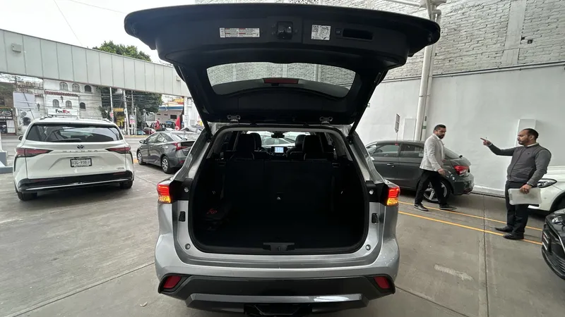 Toyota Highlander 2021