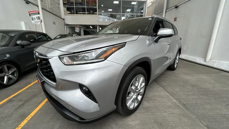 Toyota Highlander 2021