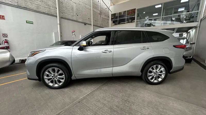 Toyota Highlander 2021