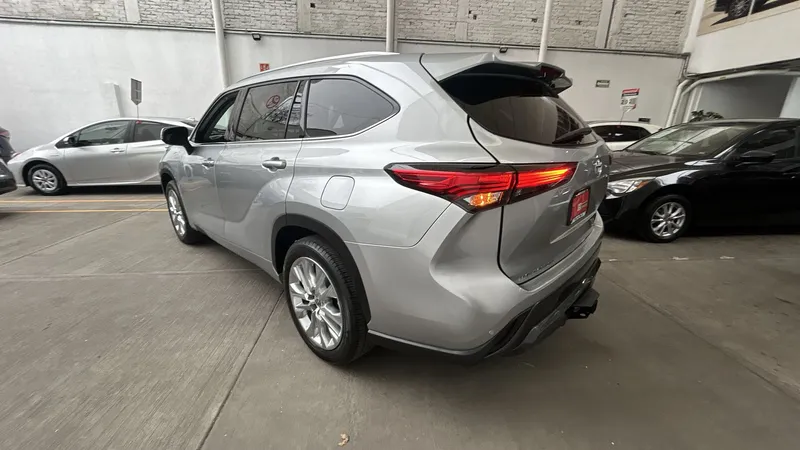 Toyota Highlander 2021