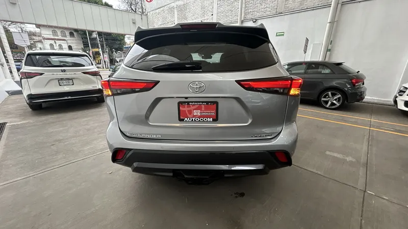 Toyota Highlander 2021