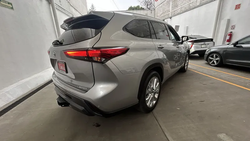 Toyota Highlander 2021