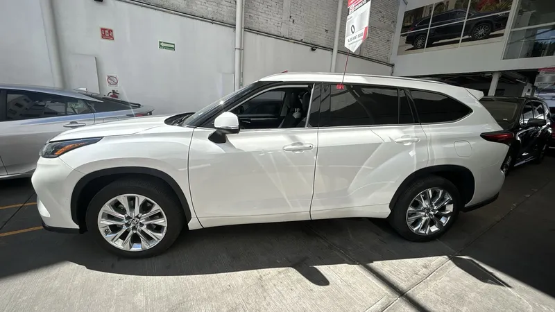 Toyota Highlander 2021