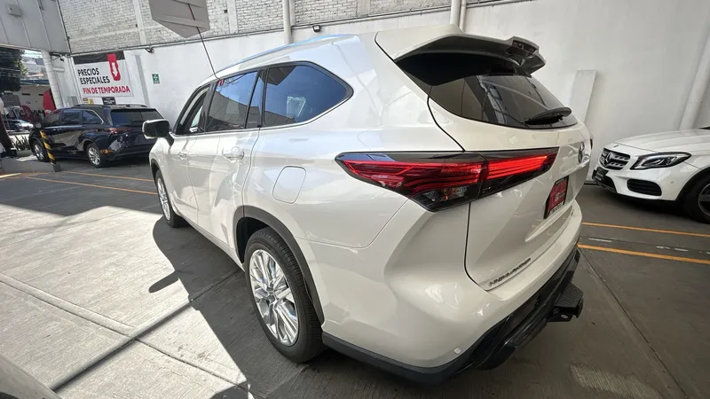 Toyota Highlander 2021