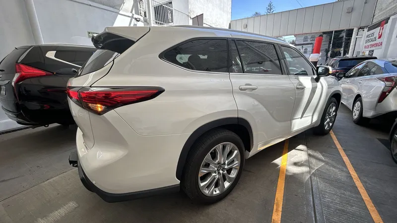 Toyota Highlander 2021