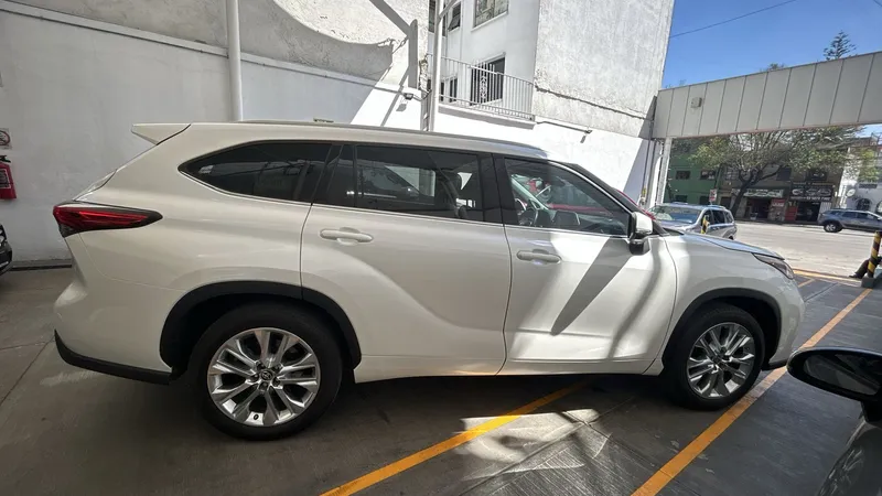 Toyota Highlander 2021