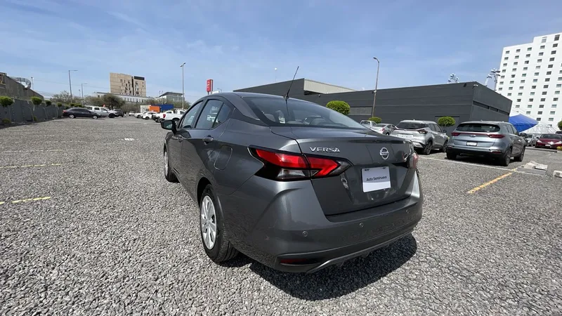 Nissan Versa 2021