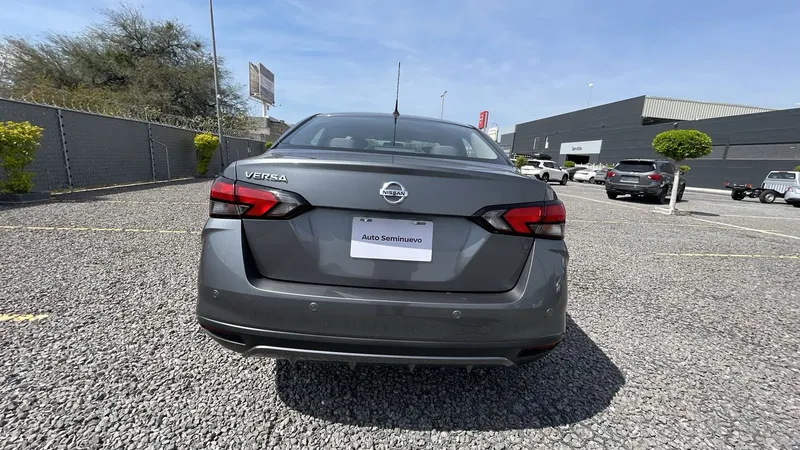 Nissan Versa 2021