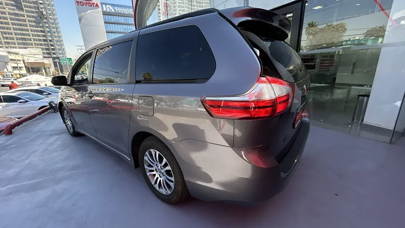 Toyota Sienna 2020