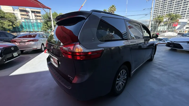 Toyota Sienna 2020