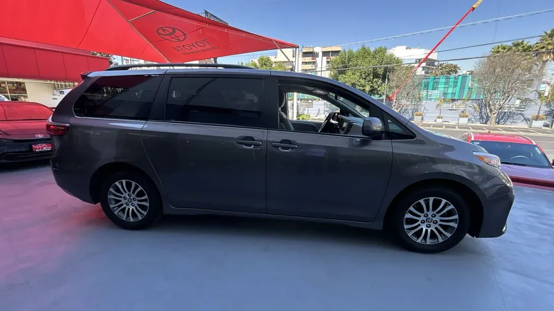 Toyota Sienna 2020