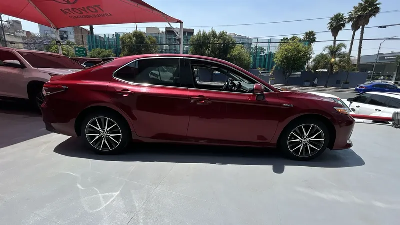 Toyota Camry 2021