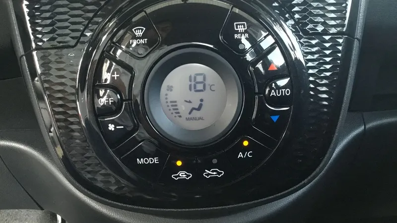 Nissan March 2023