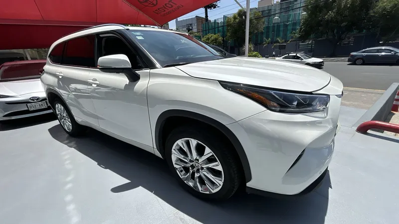 Toyota Highlander 2021