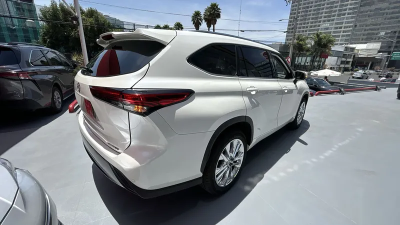 Toyota Highlander 2021
