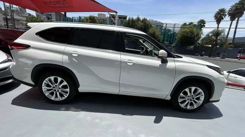 Toyota Highlander 2021
