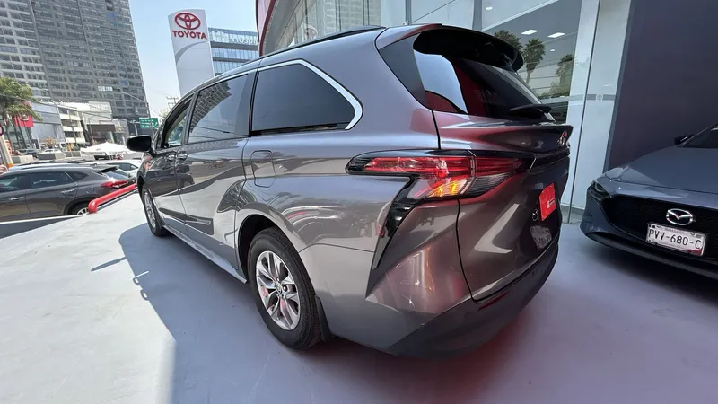Toyota Sienna 2021