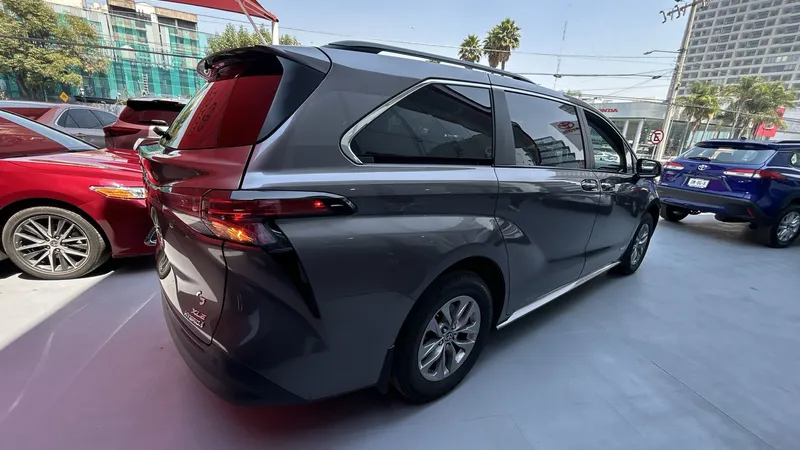 Toyota Sienna 2021
