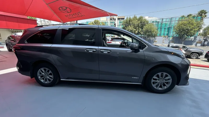 Toyota Sienna 2021