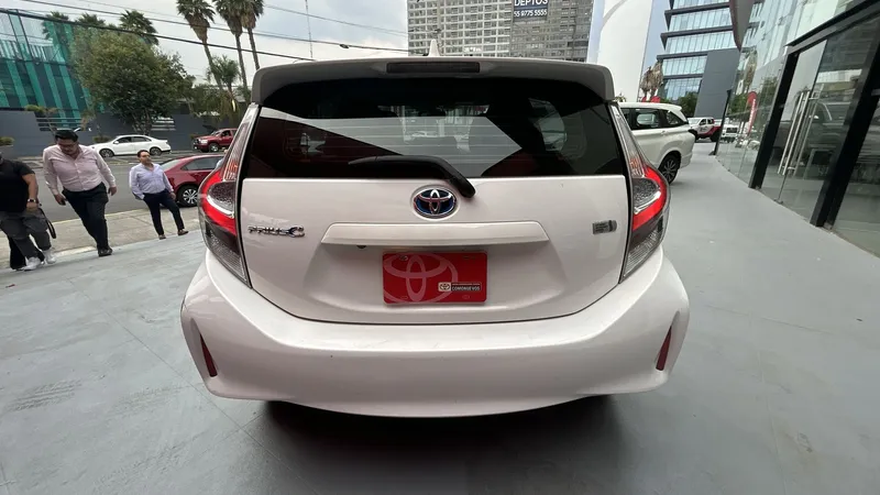 Toyota Prius C 2021