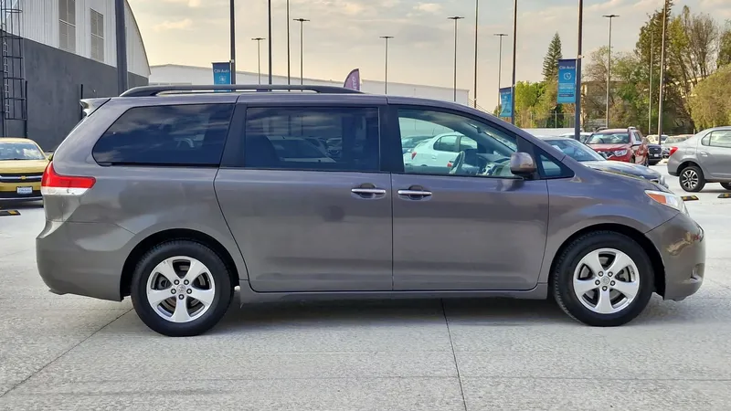 Toyota Sienna 2014