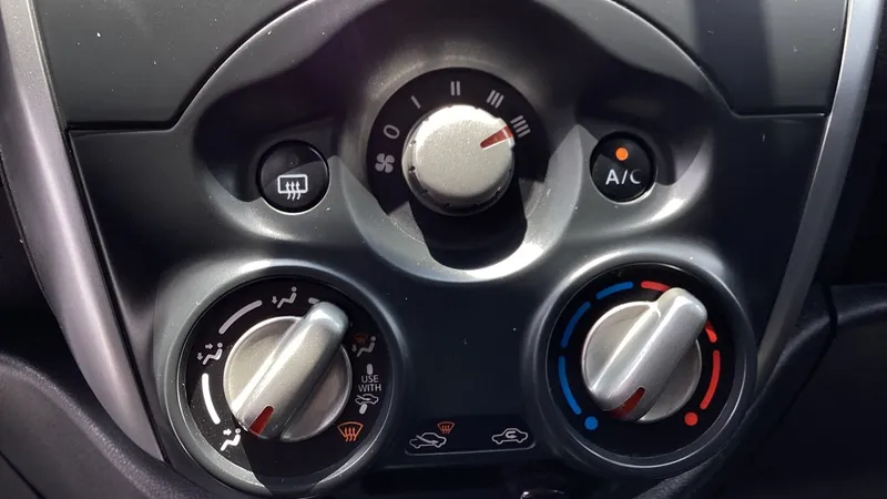 Nissan March 2020