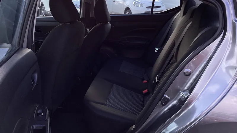 Nissan Versa 2021