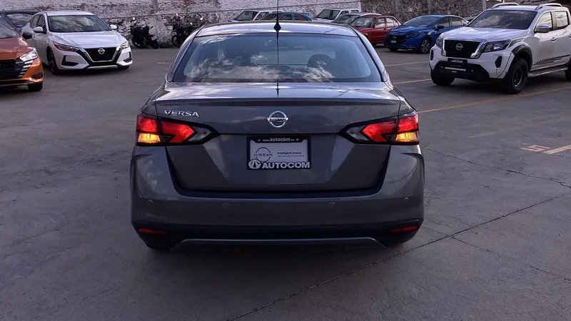 Nissan Versa 2021