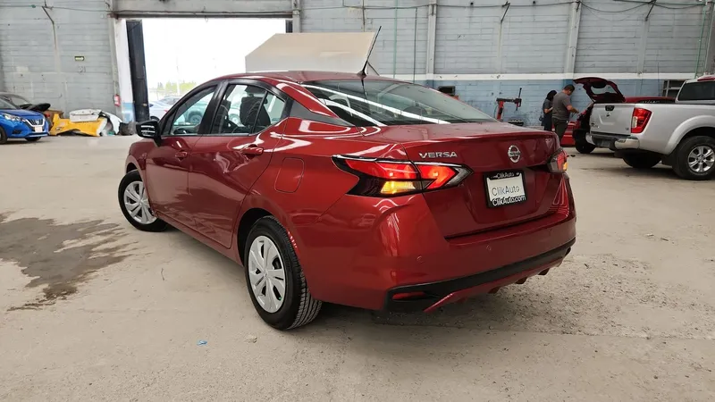 Nissan Versa 2021