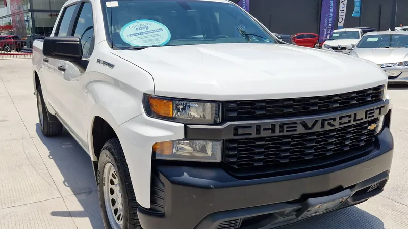 Chevrolet Silverado Doble Cabina 4x2 2021