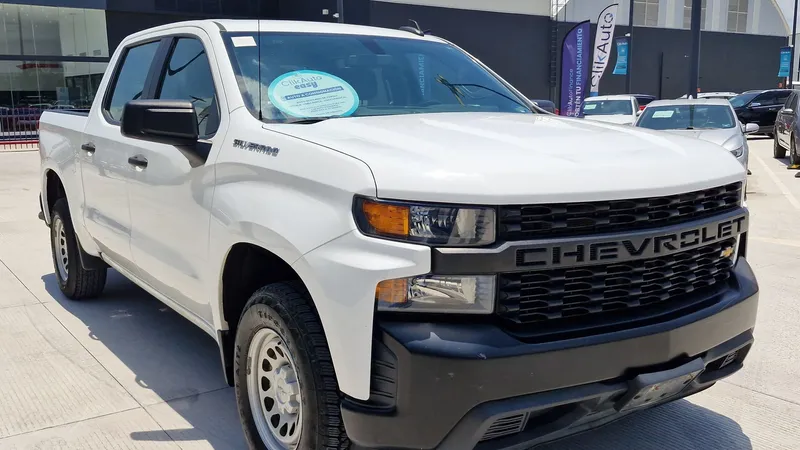 Chevrolet Silverado Doble Cabina 4x2 2021