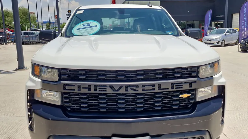 Chevrolet Silverado Doble Cabina 4x2 2021