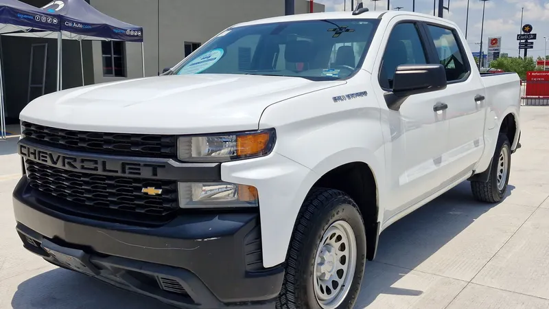 Chevrolet Silverado Doble Cabina 4x2 2021