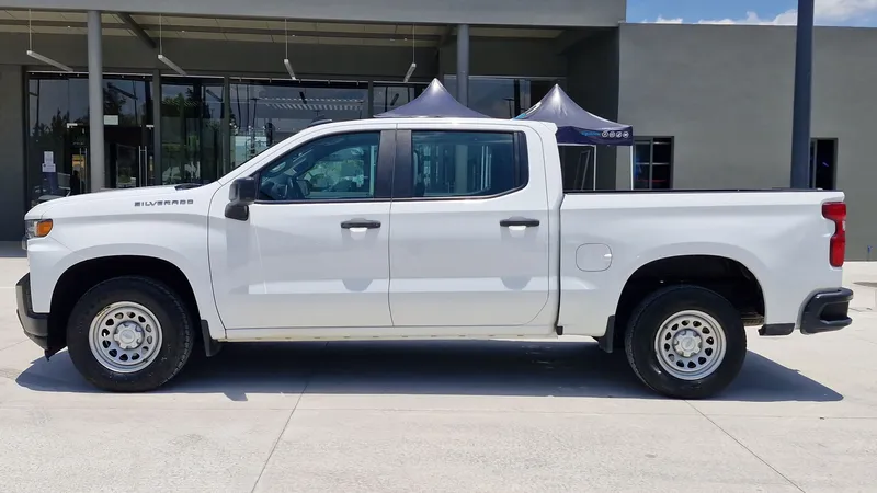 Chevrolet Silverado Doble Cabina 4x2 2021