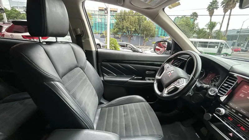 Mitsubishi Outlander 2020