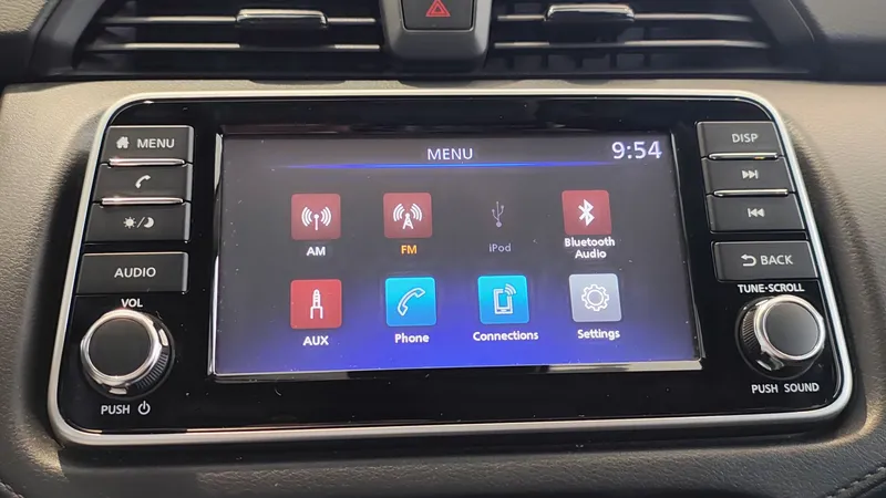 Nissan Versa 2023