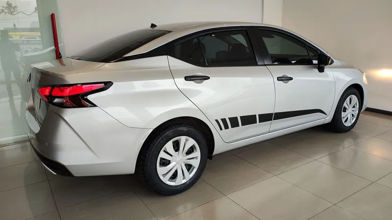 Nissan Versa 2023