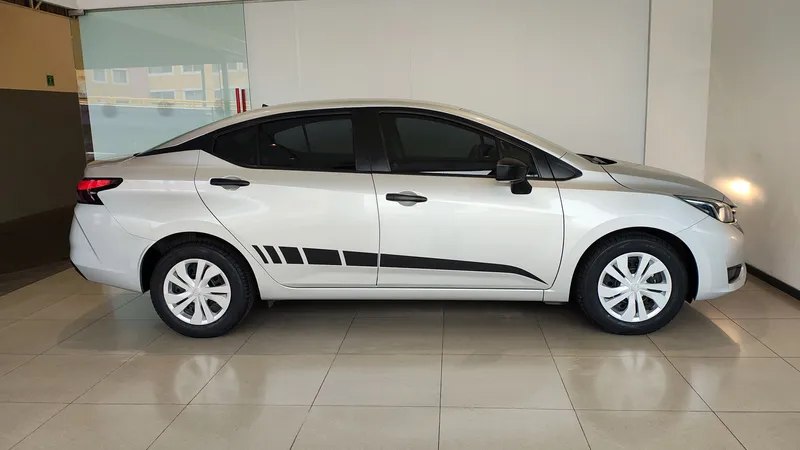 Nissan Versa 2023